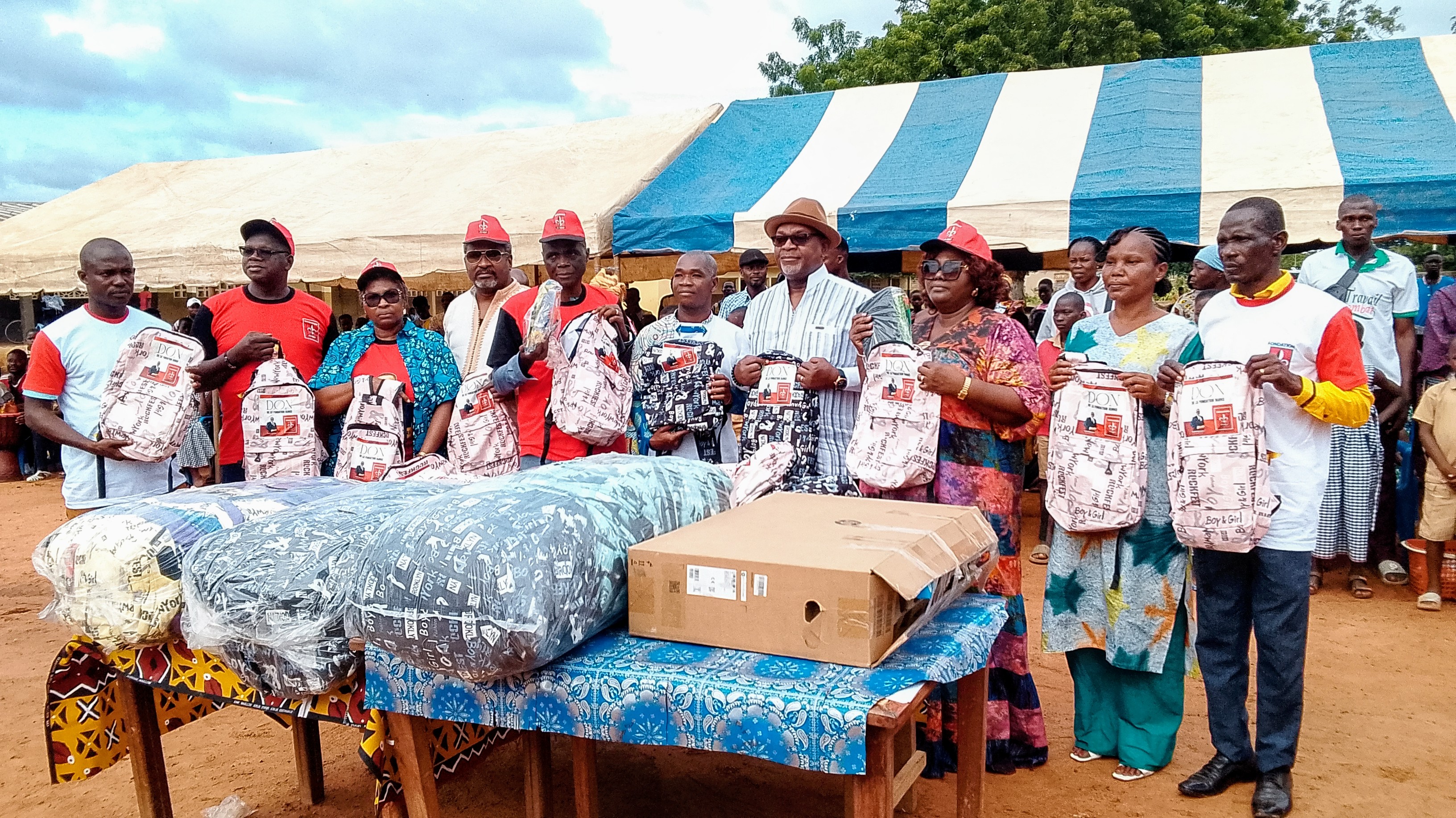 Côte d’Ivoire-AIP/ Des cadres de Botro offrent 450 kits scolaires et du matériel informatique dans le cadre de la rentrée scolaire